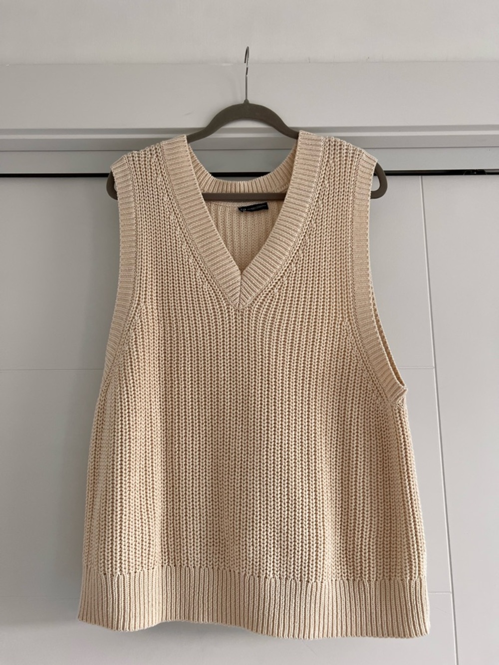 GAP Cream Sleeveless V-Neck Knit Sweater Vest